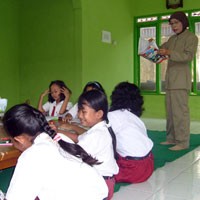 Ruang Kelas Roboh, Puluhan Siswa Belajar di Mushola