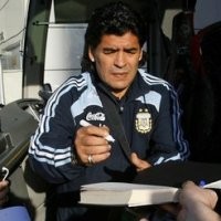 Maradona Satukan Argentina dan Skotlandia