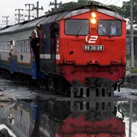 Air Menyusut, Jalur Kereta Api di Porong Kembali Normal