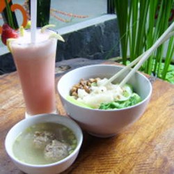 Mie Sumpit Nonstop Capit Pengunjung