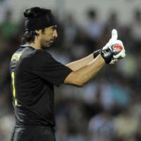 Buffon Hampir Pindah ke Milan