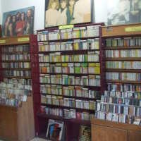 Bernostalgia dengan Kaset Lawas