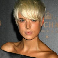 Agyness Deyn Seksi Dibalut Tuxedo Rp 18 Juta