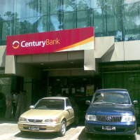 Bank Tutup, Nasabah Century Bandung Balik Kanan