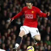 Berbatov Absen Lawan Villa