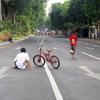 Usai Ditutup 4 Jam, Jalan Raya Darmo Kembali Padat