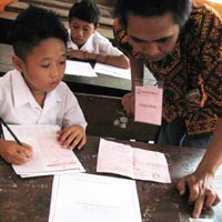 Guru Keberatan Anak Didiknya Masuk Lebih Pagi