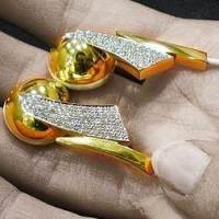 Bertabur Berlian, Earphone Dijual Rp 60 Juta