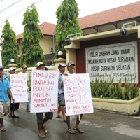 Tuntut Caleg Bemasalah Diusut, Kantor Polisi Didemo