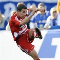 Podolski Minta Dilepas