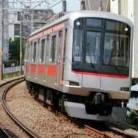 Pria Lepaskan Ratusan Cacing di Kereta Api!