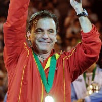 Kapten Tim Davis Spanyol Mundur