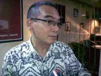 Otto Malik Tertawa Setelah Baca Buku Tim Wiener