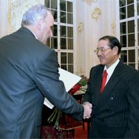 Dubes Sihombing Dianugerahi Medali Kota Godollo