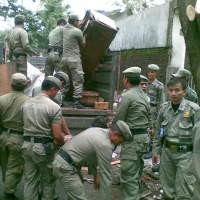 Mahasiswa STSI Hadang Penggusuran PKL di Cijagra