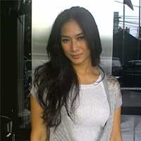 Happy Salma Bosan Ditanya Nikah