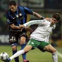 Tumbang di Giuseppe Meazza, Inter Lolos