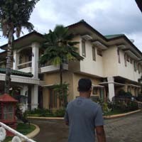 Nurdin Halid Enggan Temui Wartawan