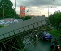 Satu Lagi, Billboard A Mild Samping Citos Roboh
