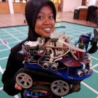 Mahasiswa Makassar Unjuk Kebolehan Merakit Robot