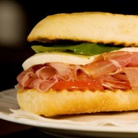 Capocaccia, Tawarkan Kelezatan Sandwich Italia!