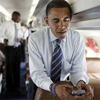 Meski Dilarang, Obama Ngotot Pakai Blackberry