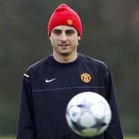 Berbatov Mulai dari Bench?