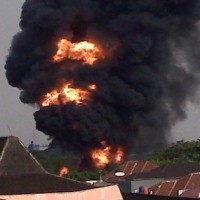 Selain Pabrik Cat Danapaint, Api Juga Lalap 3 Rumah 