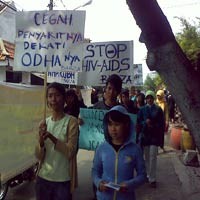 Puluhan Aktivis Usung Keranda di Lokalisasi Kremil