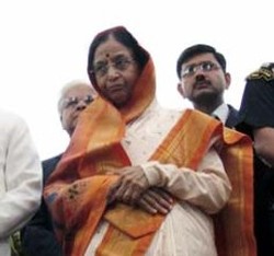 Lagu India Menggema di Istana