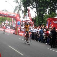 Pembalap Malaysia Unggul Etape ke-8 Speedy Tour DIndonesia