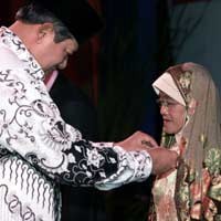 SBY Imbau Guru Tiru Bu Muslimah