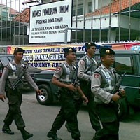 KPUD Jawa Timur Dijaga Ratusan Polisi Bersenjata