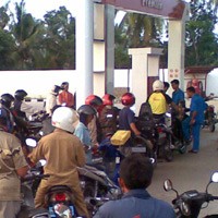 Krisis Bensin di Kampung SBY Berakhir, SPBU Diserbu Pembeli