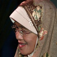 Bu Muslimah dan 85 % Kebenaran Laskar Pelangi