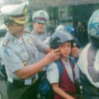 Anak Kecil Wajib Pakai Helm