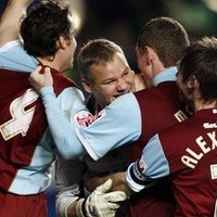 Wenger pun Puji Kiper Burnley