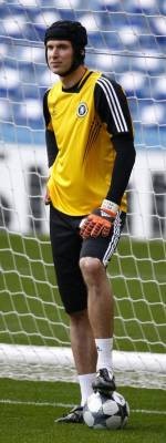 Cech Tak Peduli Spekulasi Transfer