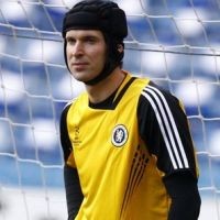 Cech Tak Peduli Spekulasi Transfer
