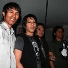 Mejeng di Museum, Peterpan Kembali Berenam