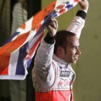 Hamilton Bantu Pemerintah Inggris