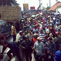 Korban Lumpur Longmarch, Jalan Raya Porong Lumpuh 