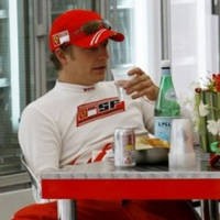 Kimi Habiskan Musim Dingin di Finlandia 