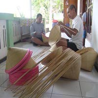 Musim Hujan, Pengrajin Capil Laris Manis