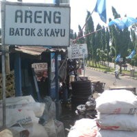 Jelang Idul Adha, Rezeki Penjual Arang