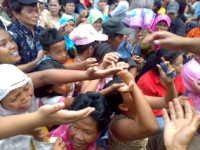 Pembagian Kupon Kurban di Polda Metro Jaya Ricuh