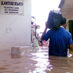 Korban Banjir Mulai Kelaparan