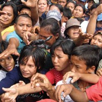 Pembagian Daging Kurban di Rangkah Diwarnai Desak-desakan