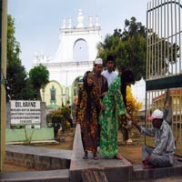 Caleg Ramai-ramai Ngalab Berkah di Asta Tinggi Sumenep