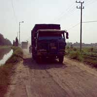 Izin Habis, Truk Sirtu Perumahan Sun Safira Tetap Beroperasi